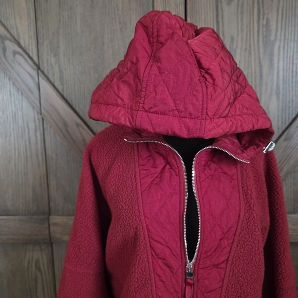 Varley Quilted Fleece Jacket in Raspberry - Picture 2 of 5
